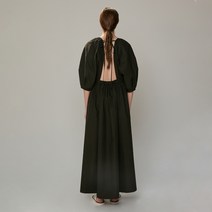 RRACE 백오픈 볼륨 드레스