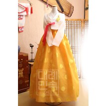 한국은 고급 원단을 수입하여 한국과 한국의 민족 의상 어머니 자수 한복