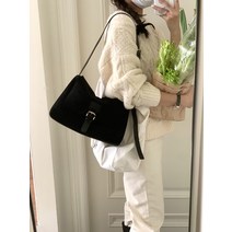 복고풍 유럽식 여행 가을 무드 스웨이드 가죽 여성 크로스백 쇼핑몰 피팅모델 이용