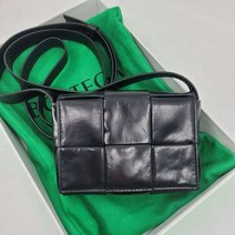 보테가베네타 명품BOTTEGA VENETA 보테가 베네타 미니 카세트 크로스백 블랙 667048VCQ728803