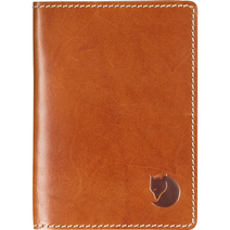 FJALLRAVEN 피엘라벤 레더 패스포트 커버 꼬냑 77363249