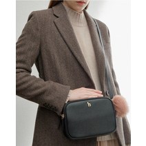 22FW 블랙 가죽 골드 퍼피 로고 퍼장식 크로스백 HIBA2F999BK