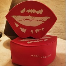 마크 제이콥스 미니 클러치 여행용 파우치백 MARC JACOBS Star Mouth Lips Logo Cosmetic Case in Red