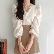 [랜덤플레이] 스퀘어 버튼 레이스 포인트 블라우스