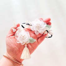 BEEU 비유 하얀 매화꽃 한복 머리띠 + 매화꽃 노리개 세트 (머리띠 1EA + 노리개 1EA SET)