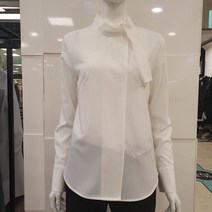 블루페페 부평점 터들넥 아이보리 블라우스 신축성 있어요
