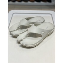 와이컨셉 와이컨셉 베어파우 K8966037-W TRACY EVA 쪼리 2종 택1 (P002611587)