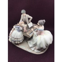 스페인 피겨린 야드로 세라믹 도자기인형 유럽 피아노 가족, 정장