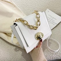 소개팅룩 큐브백 금장 미니 크로스백 남친선물 대학생코디 스트릿패션 메신저백 직장인 노트북가방