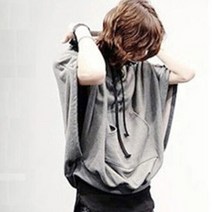 남성 캐주얼 티셔츠입니다남성 반팔 티셔츠 저고리 비주류 슬랙 스 후드 박쥐 셔츠 패션 여름 반팔 티셔츠 가수 의상 청년 패션