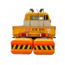 트럭용흡수탱크 TMCC 1톤용 로켓트이동형 회색 U자형 삼각볼라드 우레탄 전선보호대 전선보호 과속방지턱 코너보호대 접착식