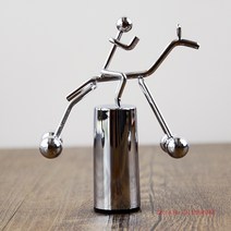 진자운동 키네틱 아트 스윙 책상 장식품 철 공예 승마 뉴턴 친구 선물 재미 방 액세서리, 말 타기