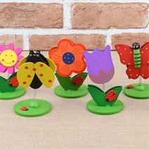 아동센터 사진 전시 원목 디자인 집게 사무실책상 카드 팬시용품 밝은색상 카페메뉴 정리템