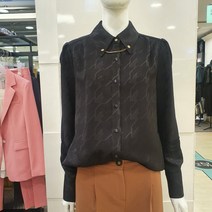 블루페페 부평점 고급스럽게 깊이감 있는 스타일 소매 레이스 자수로 섬세함을 더하는 가을 겨울 블라우스