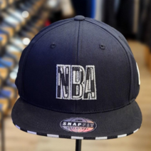 NBA 22년 신상품!! 남여공용 체커보드 스티치 자수 로고 포인트 데일리로 쓰기 좋은 블랙 칼라 스냅백 모자