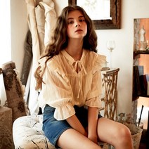 레터프롬문 레터프롬문 레드벨벳 아이린 착용 RIBBON LACE BLOUSE IVORY