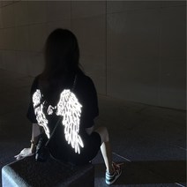남녀공용 프린팅 프린트 반팔 티셔츠 천사 날개 빛반사 데일리룩 커플룩