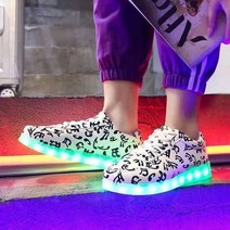 형광 셔플 댄스화 여성 플래시 신발 USB 충전식 LED