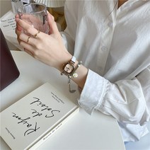 [면세점에서구매할만한여성시계] 저비샵 여자 학생 손목 시계 CY106 찰랑찰랑한 메탈릭 소재의 감성