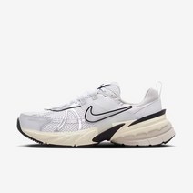 [국내발송] 나이키 V2K 런 서밋 화이트 메탈릭 실버 FD0736-100 (사은품 양말 증정)
