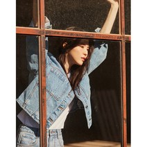지오다노 NEW 한소희 크롭 데님 자켓 373506 워시드블루