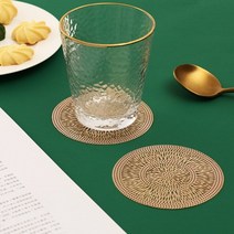 멍석 여름 거실 러그 매트 4pcs 브론징 pvc 플레이스매트 중공 컵 컵 받침 테이블 커피 테이블 식기 컵 패드 크리스마스 장식 주방 액세서리
