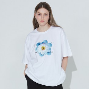 Dgdp Blue Flower Focusing T-Shirt