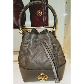 토리버치 Tory Burch 87293 WILLA MINI DRAWSTRING BAG 윌라 드로스트링 미니 버킷백>볼카닉 스톤(캐나다 직배송)