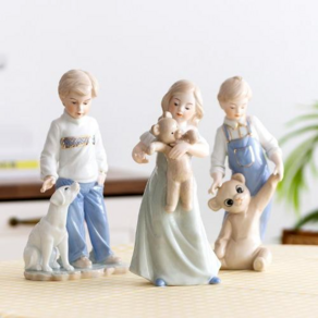 애완동물과 함께 있는 아이 야드로 피겨린 고급 세라믹 인테리어 도자기 장식 인형, A