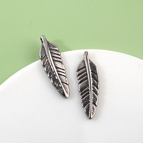 싼비즈 [8-011-03]써지컬스틸 펜던트 깃털/소 8x25mm 1개