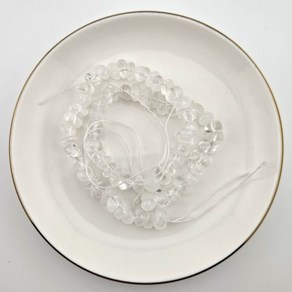 비즈톡 [J1-301-01]원석 옥론델 동글 약8.8~11mm 백수정 반줄(약18cm)