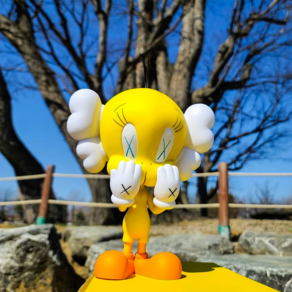 카우스 트위티 콜라보 KAWS 피규어 20cm 인테리어소품 장식품 베어브릭 2colors