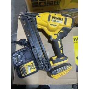 가성비 Dewalt 리튬 이온 무선 마감 타정기 DCN650 20V MAX XR 15 게이지 2AMP 배터리 및 충전기 포함, 한개옵션0, 1개