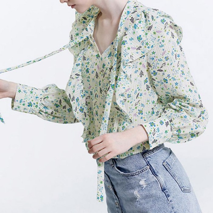 리스트 풀로럴 러플 리본넥 블라우스  택가격  168000원