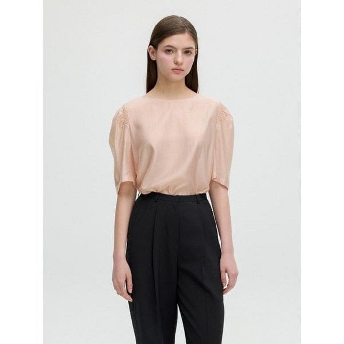 올리브데올리브 Online exclusive 어깨 스모킹 시어 블라우스 OH5MB584 807118