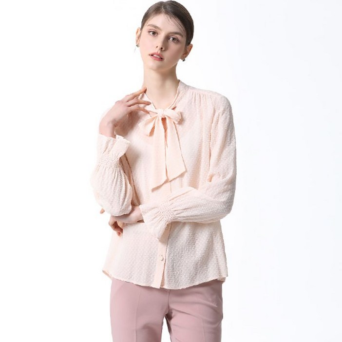 쉬즈미스 스퀘어 패턴 타이넥 블라우스  택가격  228000원