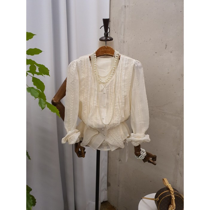 봄신상 무배 홀로리 핀턱 자수 진주 버튼 퍼프 브이넥 긴팔 블라우스