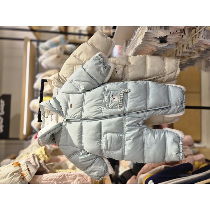 동아쇼핑점 아가방 빠른선택따뜻한겨울나기 신생아  공용 겨울출산 패딩우주복 병원갈때나 외출할때도가볍고 따뜻하게부드러운 퍼안감손 발싸개겸용궁뎅이포인트가브엠보웰론우주복