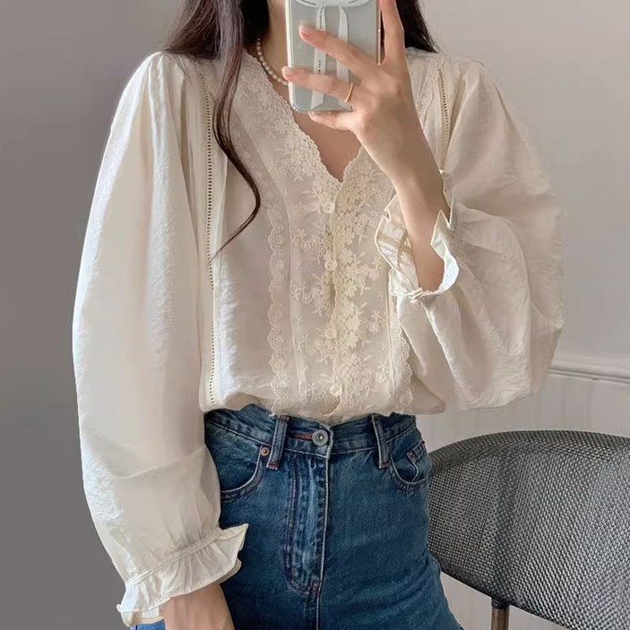 레이스자수 브이넥 벌룬 블라우스 아이보리 가을 봄 루즈핏 프릴 로맨틱 핀턱 제이플로우 레이스자수 브이넥 벌룬 블라우스 아이보리 가을 봄 루즈핏 프릴 로맨틱 핀턱 제이플로우