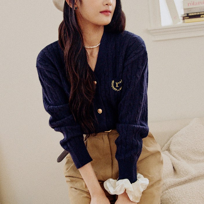 로라로라 여성용 V NECK CABLE CARDIGAN