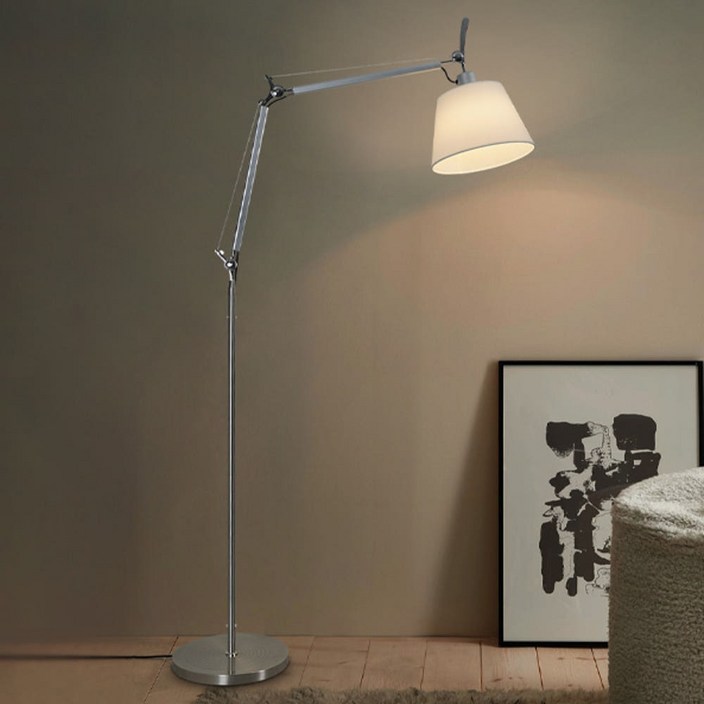 아르떼미데 톨로메오 관절형 플로어 스탠드 조명, 8W 노란빛