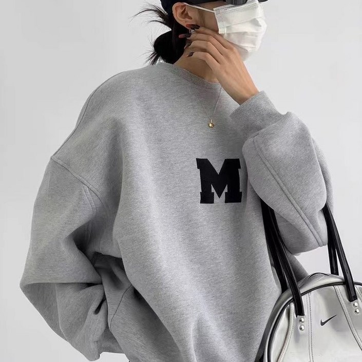 AT279 레터링 오버핏 맨투맨