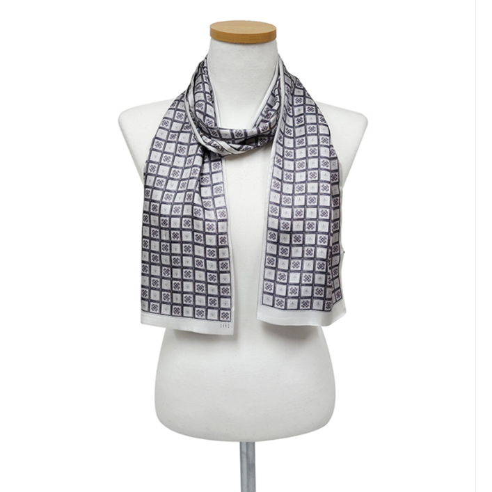 닥스 격자 로고 패턴 실크 스카프