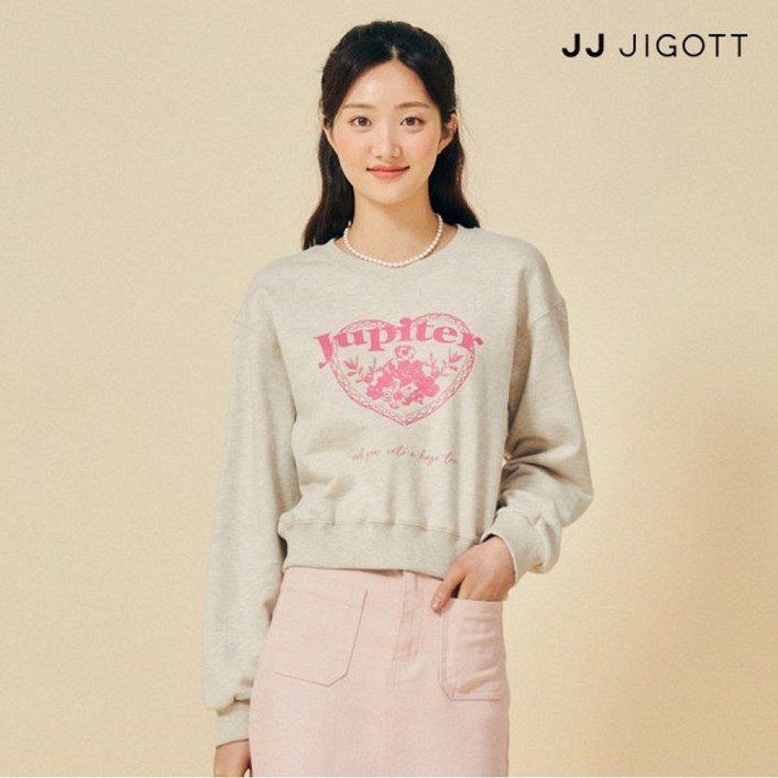 JJ지고트 크롭 프린트 맨투맨 티셔츠 GP3P0TS301 JJ지고트 크롭 프린트 맨투맨 티셔츠 GP3P0TS301