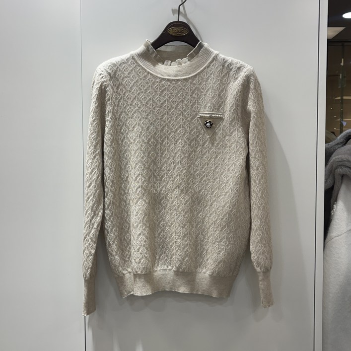 르니앤맥코이 여성스러운 레이스넥 장미브로치 니트티셔츠 MM12KM601FJY NC부산대점