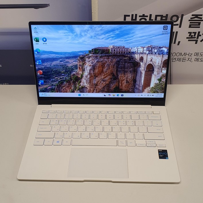 삼성 갤럭시북 프로 i711세대16GB 노트북 13인치