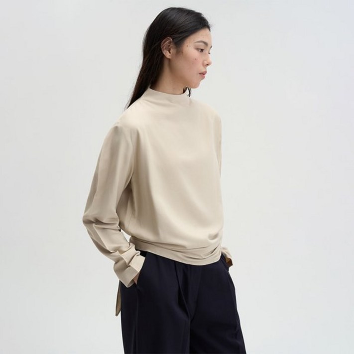 매그제이 테일러링 스트랩 블라우스  베이지 568675