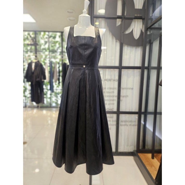 듀엘 DEWE 민소매 레더 원피스L254PSE032 NC일산