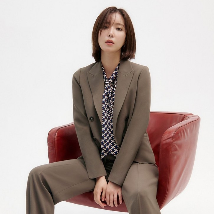 [베스띠벨리(본사)] [베스띠벨리] 피크드 더블 크롭 자켓 (BHJAI1113)