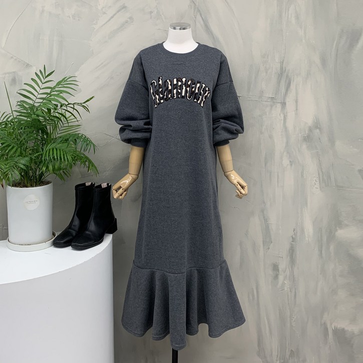 송치 레오 레터링 루즈핏 기모 원피스